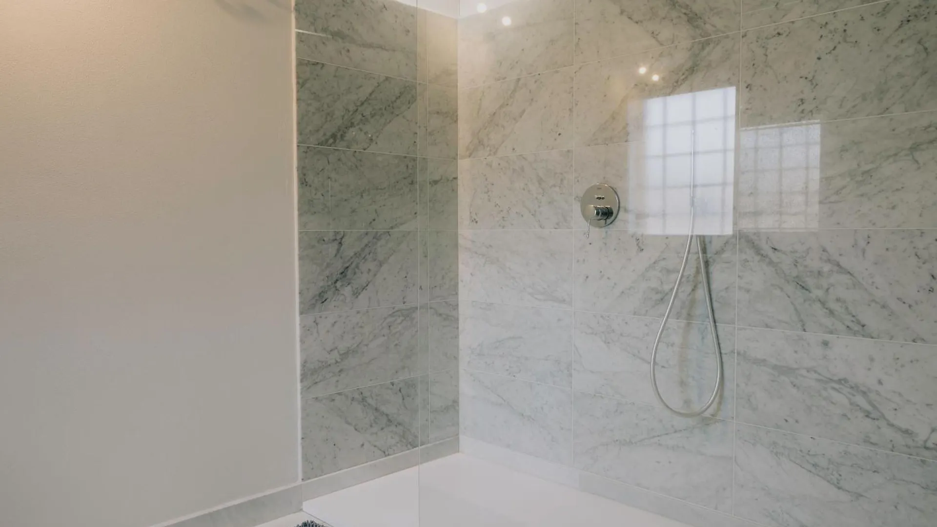 Cavour Luxury Apartments Verona 0*,