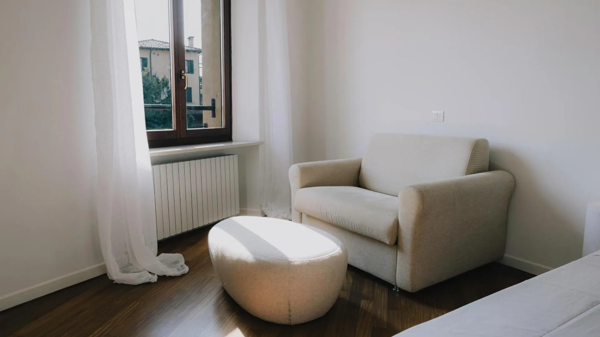 Cavour Luxury Apartments Verona 0*,  Italy